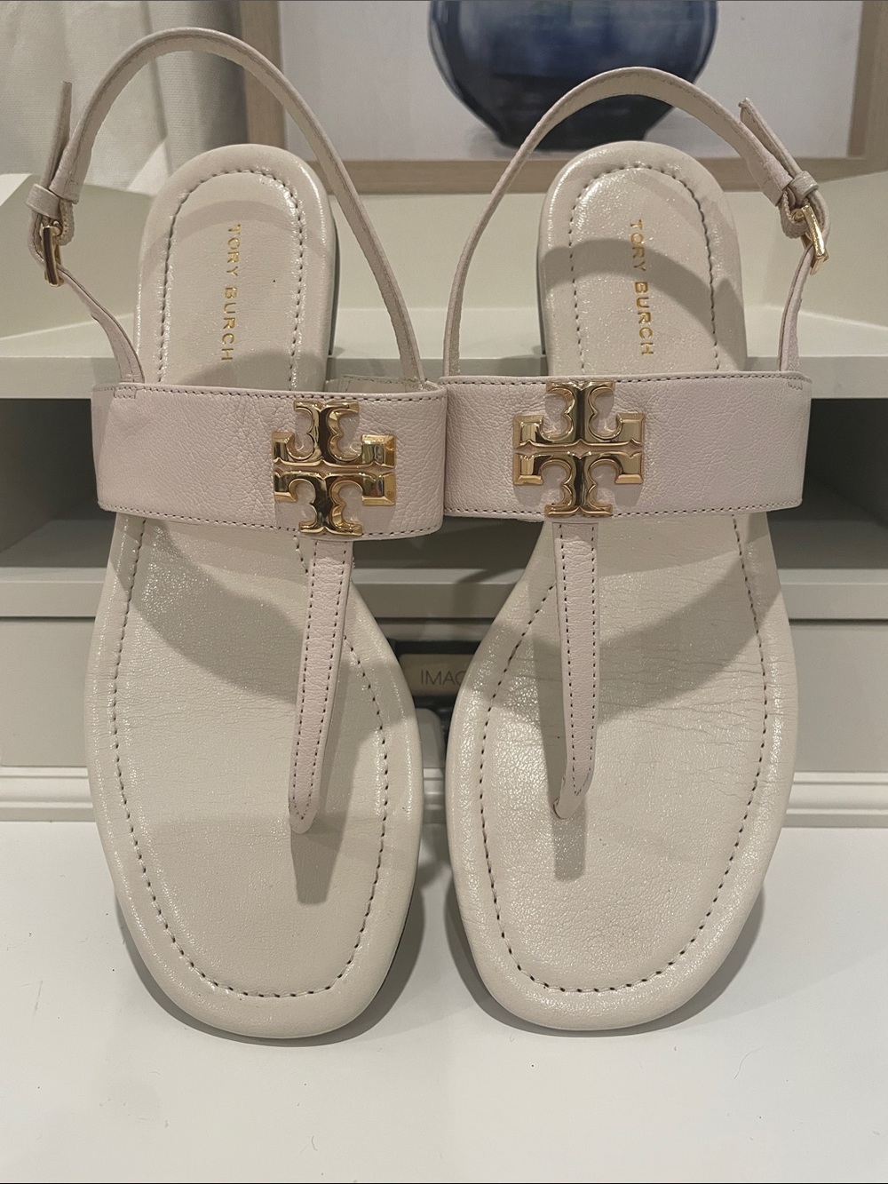 Tory Burch Capri Flat Leather T-Strap Sandals with Gold Toned Logo on Vamp. EUC